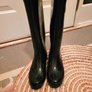 Black women's rainboots size 8